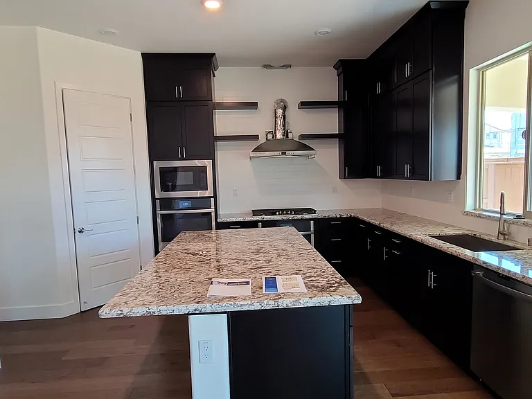2208 Randolph Pl — Photo 6