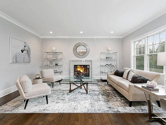 5th image of 742 Soundview Dr