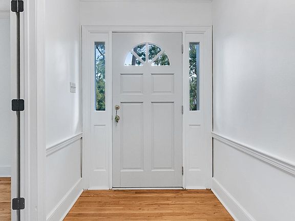 3rd image of 1710 Myrtle Rd