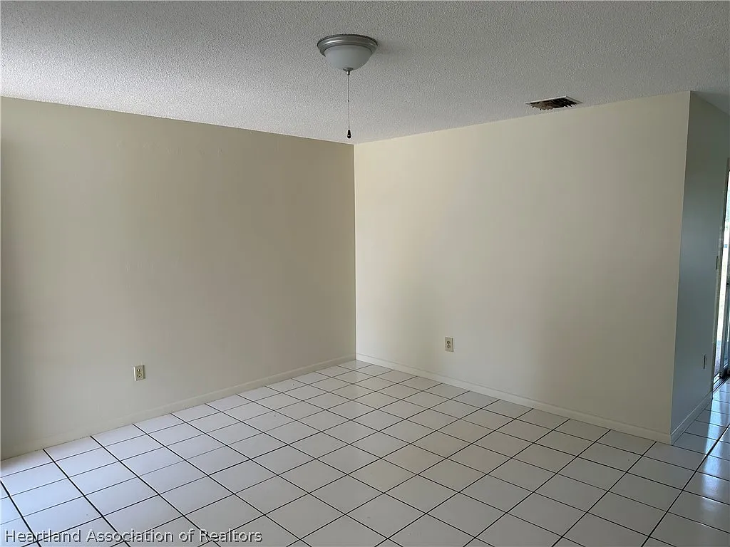 2 bed, 2.0 bath, 1069 sqft, $1,200 — Photo 4