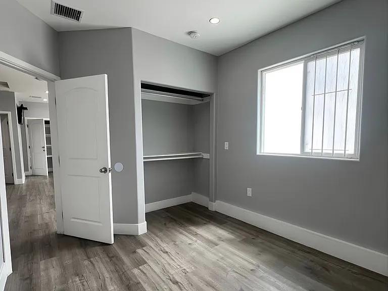 6149 S Harvard Blvd — Photo 4