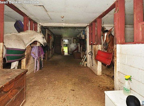 4th image of 850 Westwood Ave