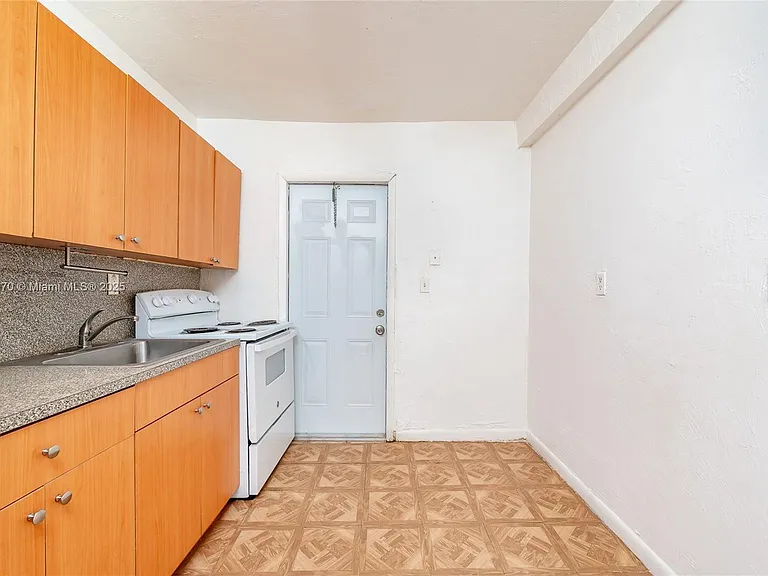 10015 SW 170th Ter #2 — Photo 8