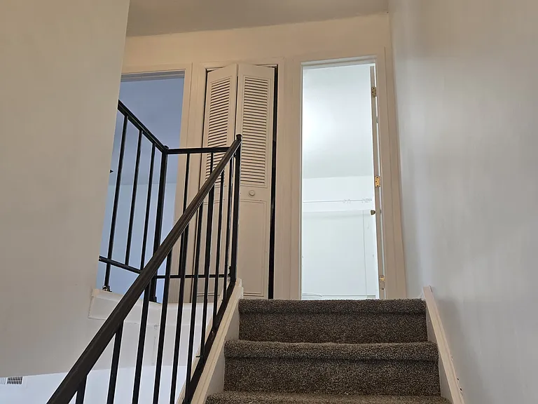 5946 Deerwood Ct — Photo 4