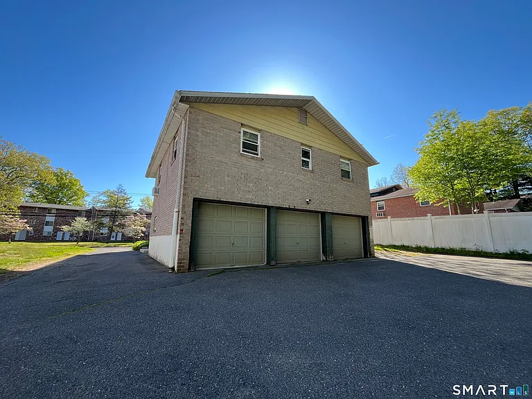 322 Emmett St — Photo 10