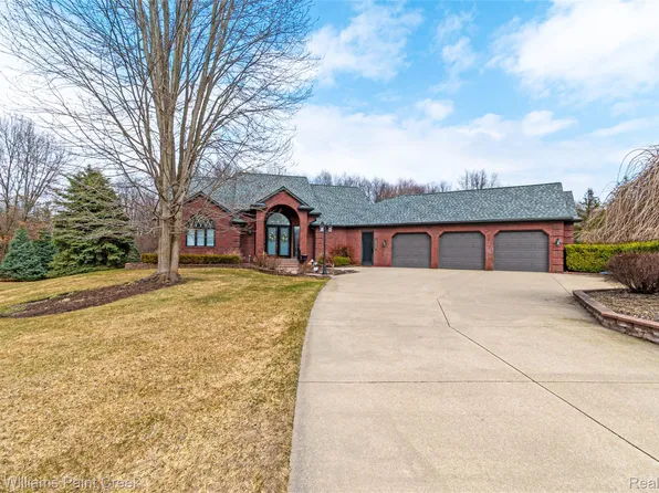 4998 Menominee Ln, Clarkston, MI 48348