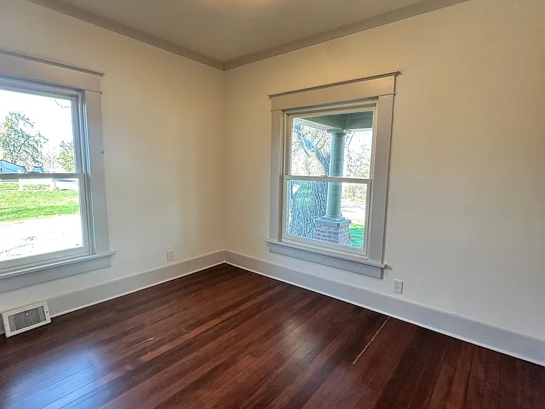 410 Park St — Photo 17