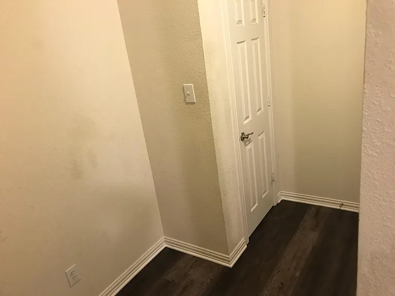 8732 Manhattan Ave — Photo 10