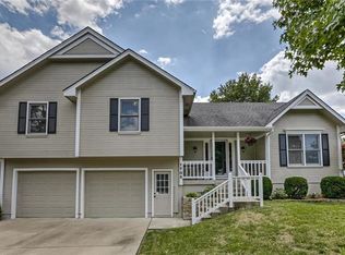 1705 NE Misty Ln, Lees Summit, MO 64086