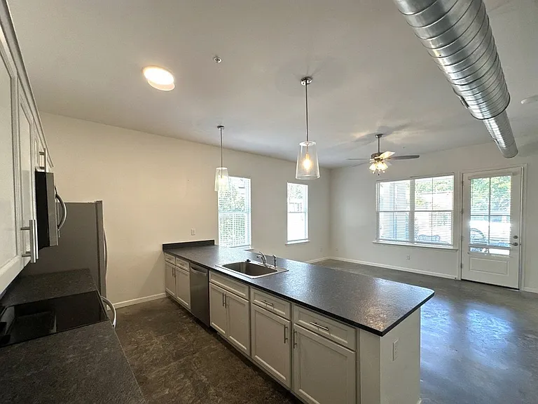 Overton Square Flat Now Available for lease @ 78 N. Rembert! — Photo 4