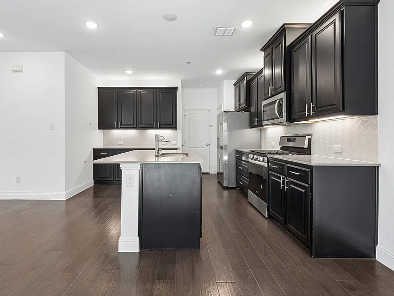 982 Mikaela Dr — Photo 5