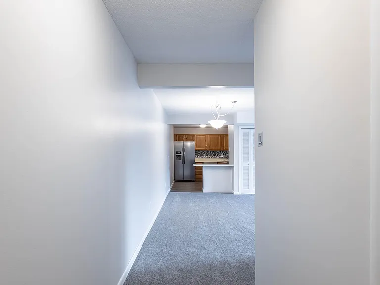 106 Twin Circle Dr — Photo 2