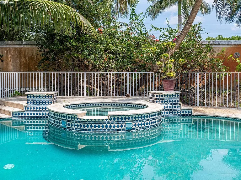 351 SW 184th Ter — Photo 65