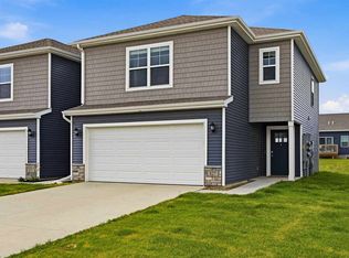 827 Oak Dr, Palo, IA 52324