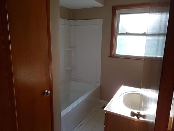 5th image of 305 John St