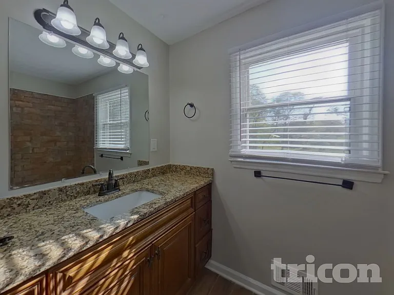 105 Cook Ln — Photo 8