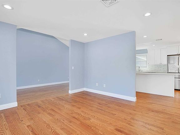 3rd image of 80 Forest Dr