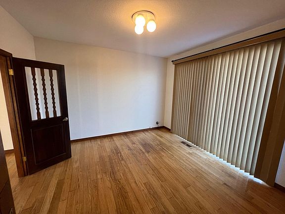 5th image of 381 Saint Andrews Ln