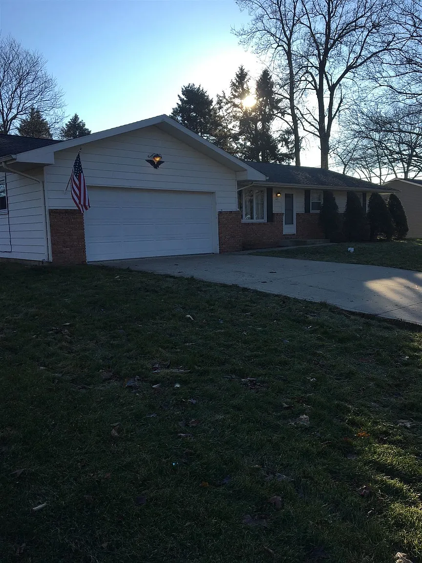 24472 Rolling Oak Dr photo 1