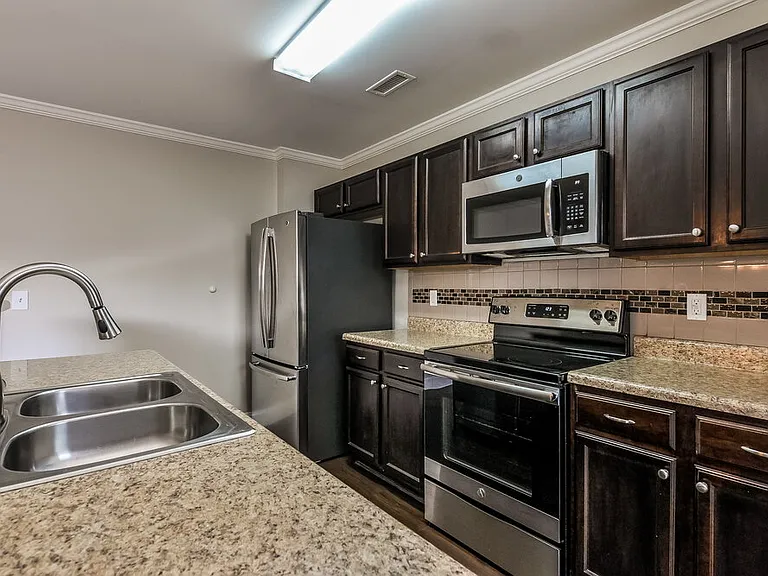 535 Kerriann Ln — Photo 6