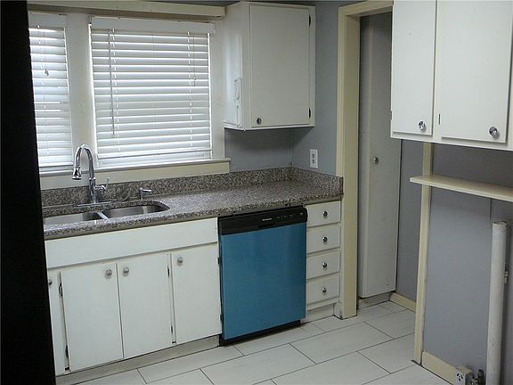 4th image of 201 McClure Dr