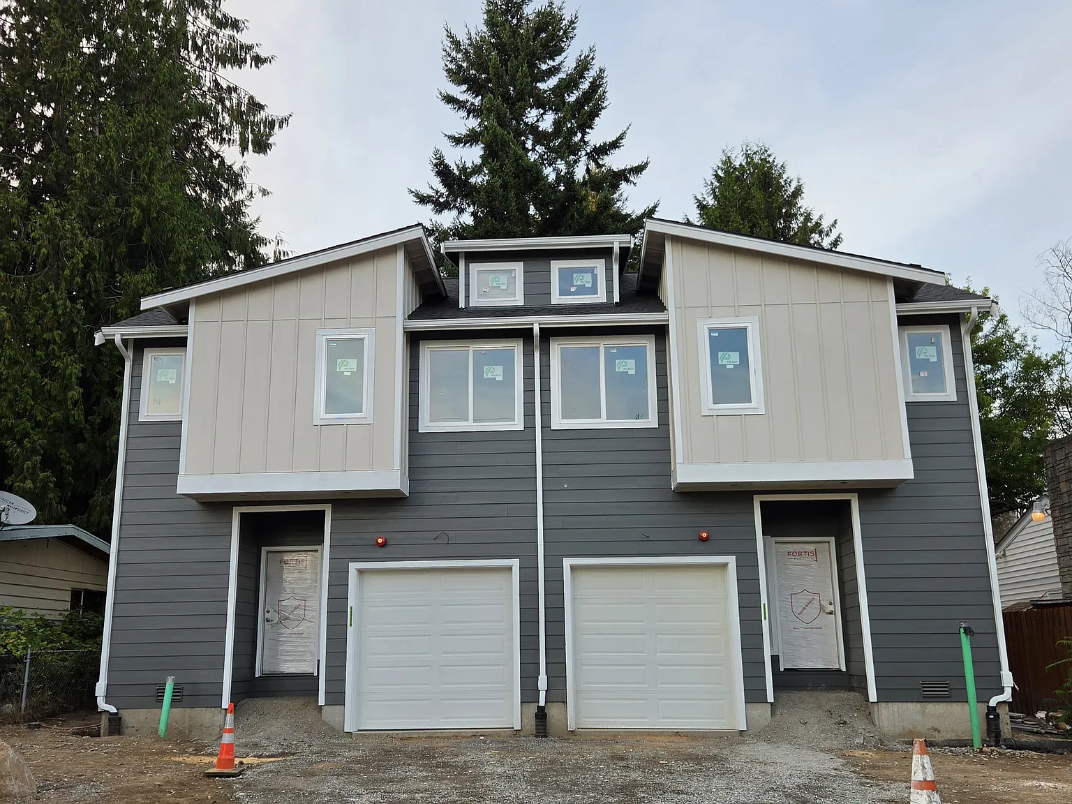 4 bed, 2.5 bath, 1608 sqft, $3,850 — Photo 1