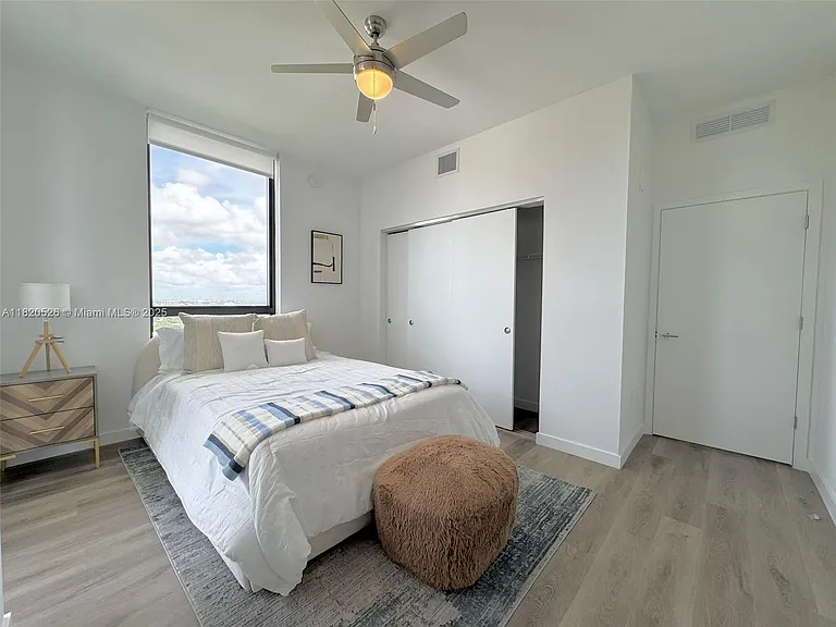 1642 NE 1st Ave #2303 — Photo 10