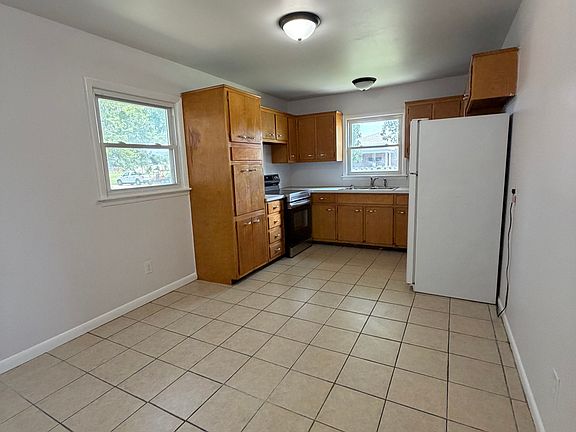 4th image of 2845 McFarland Ave