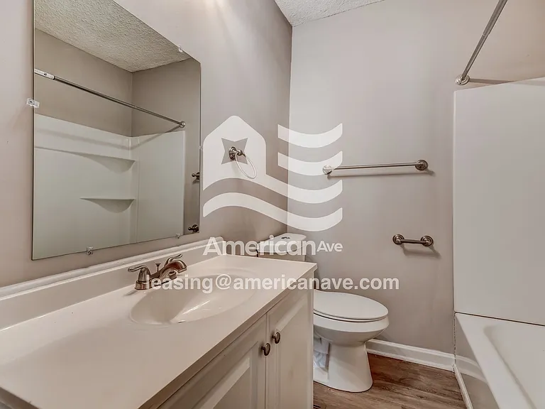 736927_013_bathroom_13645729.jpg