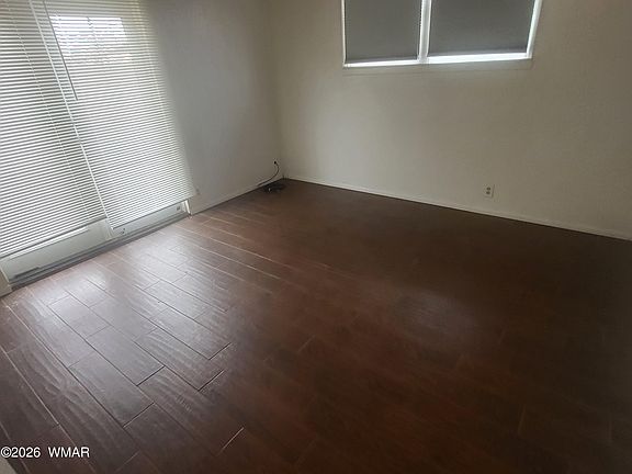 5th image of 721 W Elm St