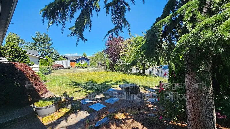 3 bed, 1.0 bath, 1558 sqft, $2,745 — Photo 4