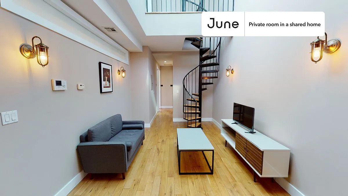 Full bedroom in 5 bed/2 bath home in Bedford-Stuyvesant #1290 D — Photo 4