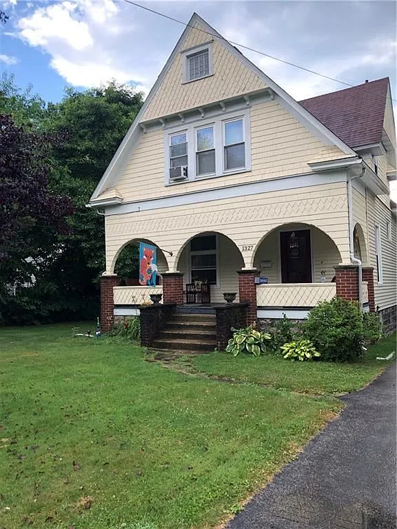 1327 Hall Ave photo 1