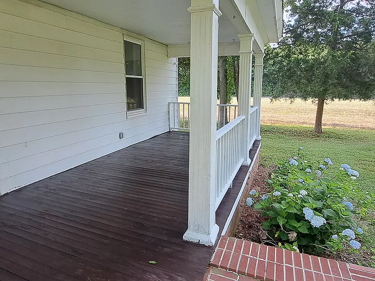 781 Kingsale Rd — Photo 4