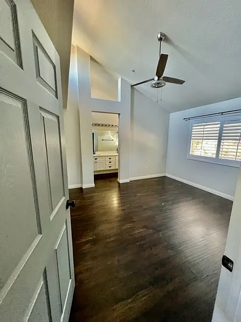 3 bed, 2.5 bath, 1380 sqft, $3,650 — Photo 2