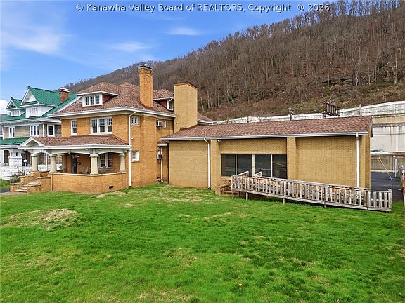 2nd image of 2512 Kanawha Blvd E