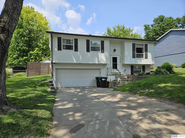 10530 Izard St, Omaha, NE 68114