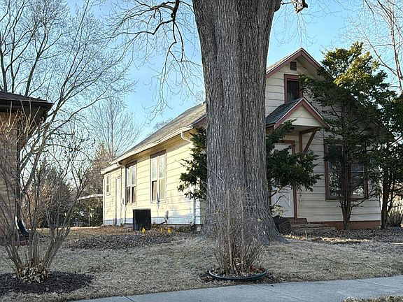 3rd image of 2737 Hanson St