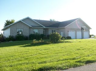 219 Country Club Ln, Milbank, SD 57252