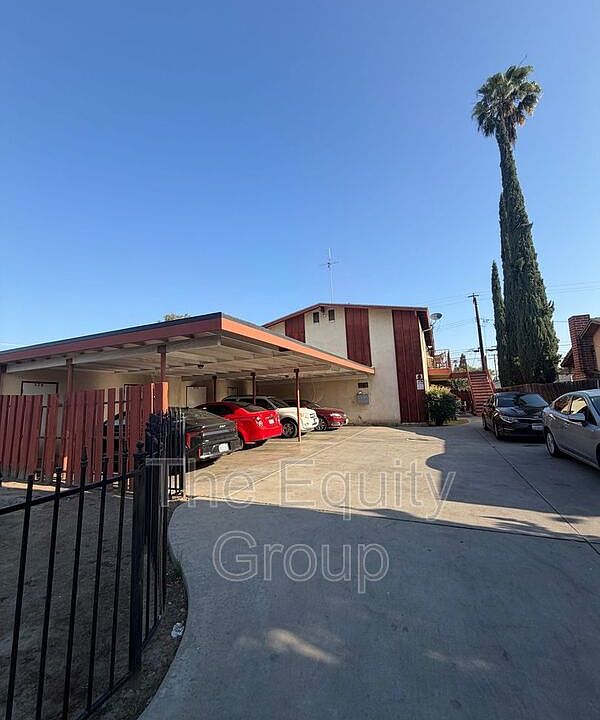 1st image of 530 E Myrtle Ave