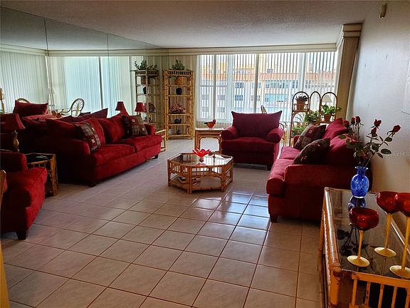 4th image of 632 Edgewater Dr Unit 633