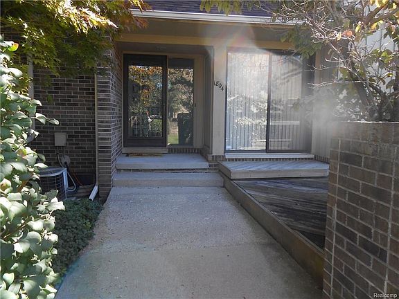 2nd image of 1804 S Hill Blvd #1