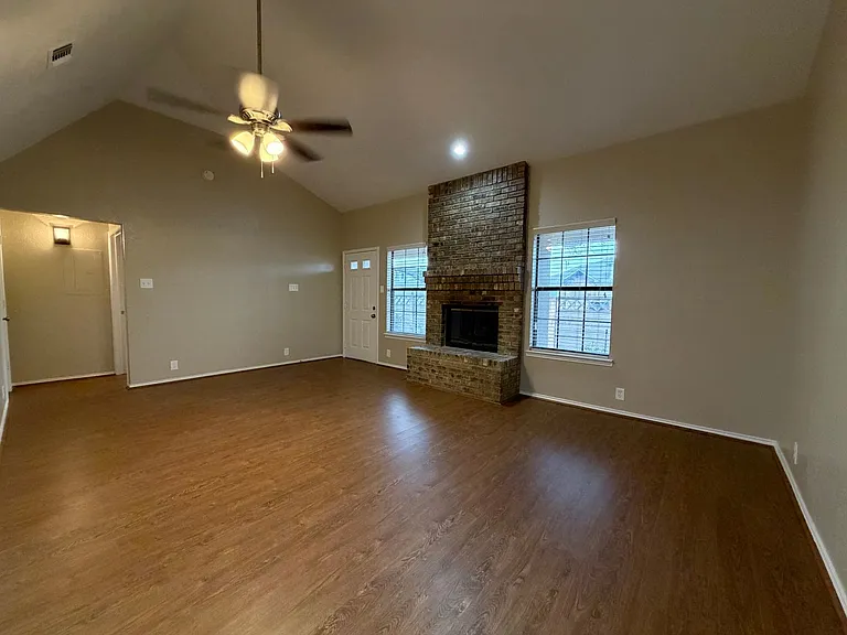206 S Nolan River Rd #12 — Photo 2