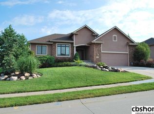 15216 Jaynes St, Omaha, NE 68116