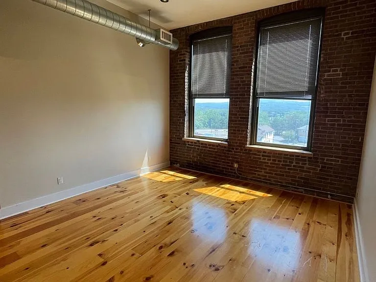 1 Bedroom 1 Bathroom Luxury Apartment in Cohoes — Photo 24
