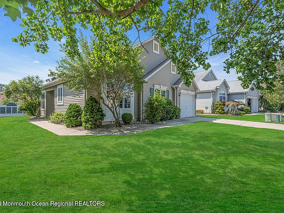 4th image of 72 Baltusrol Drive