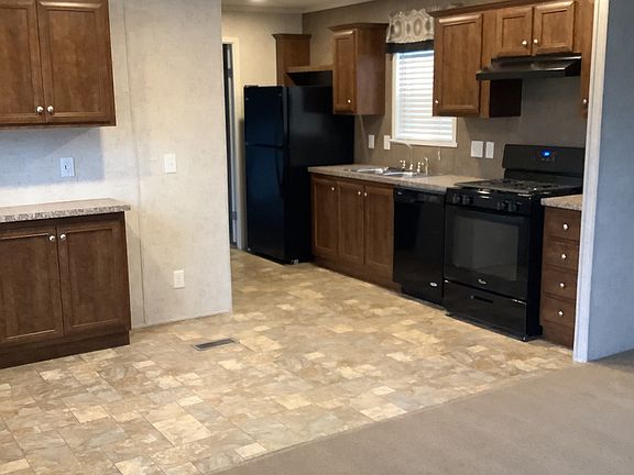 3rd image of 9910 Geraldine St #195