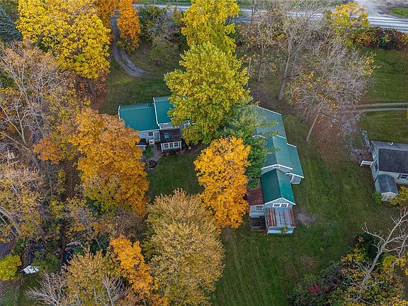 3rd image of 3554 E Lake Rd