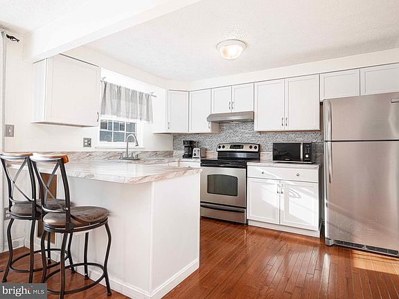 2nd image of 925 Richwood Rd