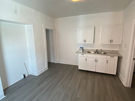 4th image of 1620 Mack Ave #1622